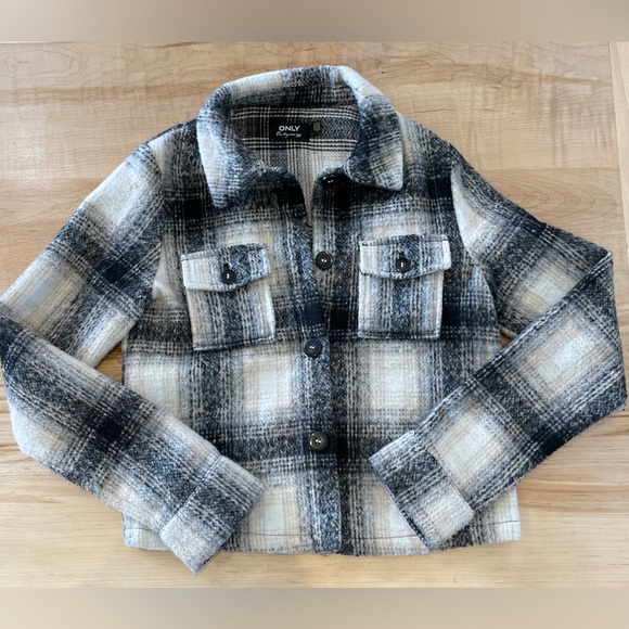 Shacket (cropped) ONLY brand - Picture 3 of 4